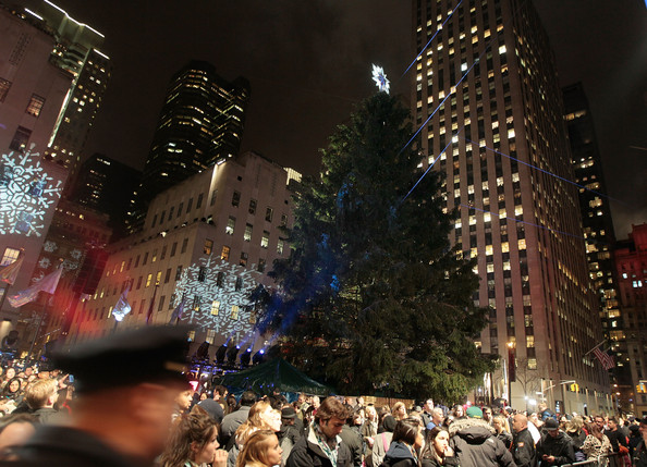 2010+Rockefeller+Center+Christmas+Tree+Lighting+CX9VZOTk2t8l.jpg