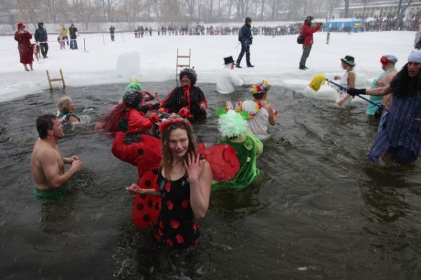 They Are Not Afraid of Cold... (38 pics)