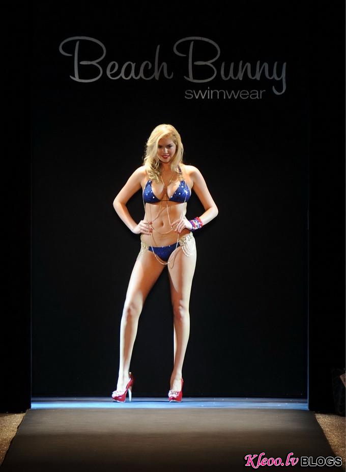 KateUptonBeachBunny01.jpg