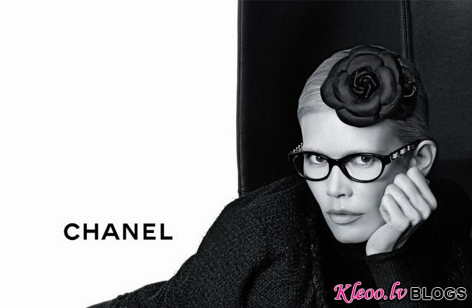 Клаудия Шиффер в рекламной кампании очков Chanel