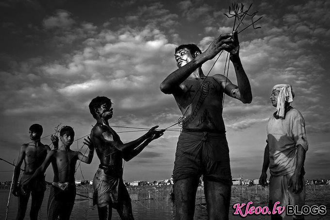 smithsonian-photo-contest-people-bangladesh-worship-aklas-uddin.jpg