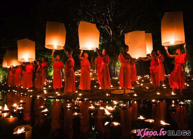 Smithsonian-photo-contest-travel-monks-lanterns-thailand-daniel-nahabedian.jpg