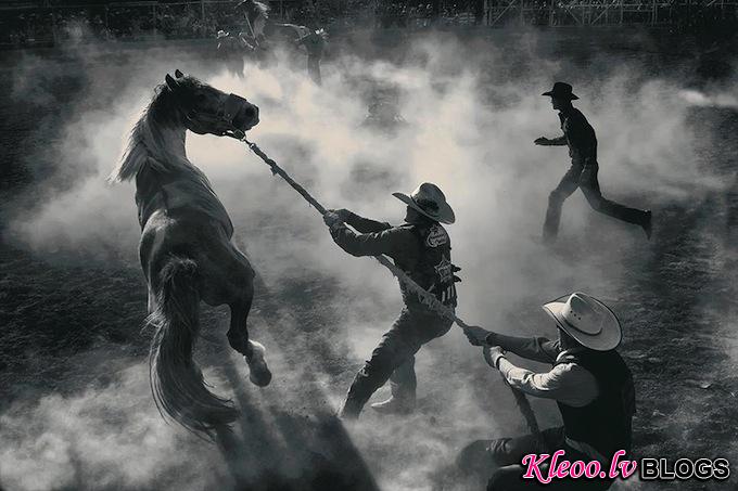 smithsonian-photo-contest-americana-rodeo-cowboys-george-burgin.jpg