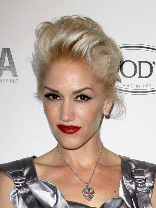 The queen of the dark red lip, Gwen Stefani shows you can have different shades that suit you and make you more comfortable with the same effect.