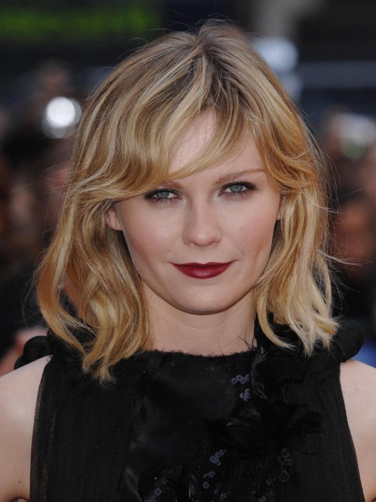 Kirsten Dunst does vamp so well, her face carries this look to perfection. Take note girls, less can be more.