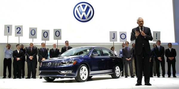 detroit_auto_show_2011_volkswagen_passat.jpg