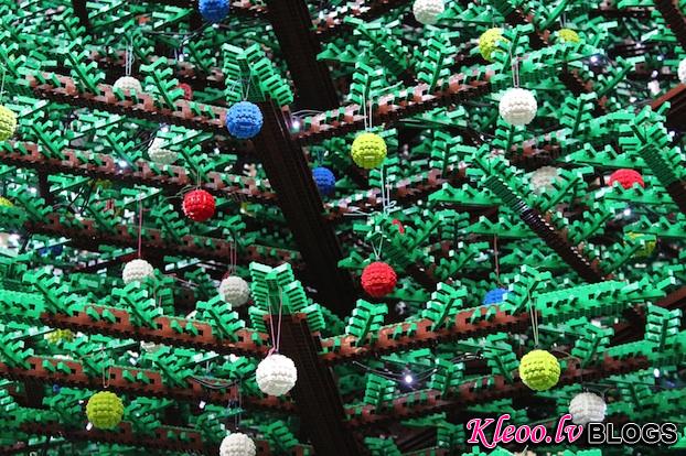 legochristmastree0.jpg