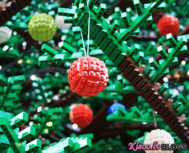 legochristmastree04.jpg