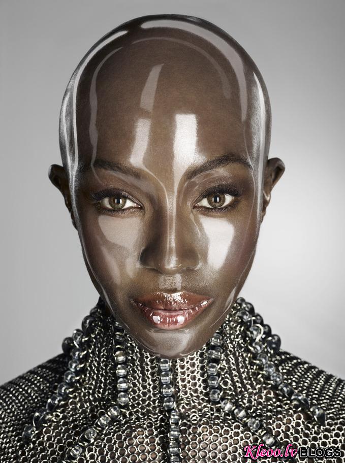 SOON_INTERNATIONAL_NAOMI_CAMPBELL_COVER_2011.jpg