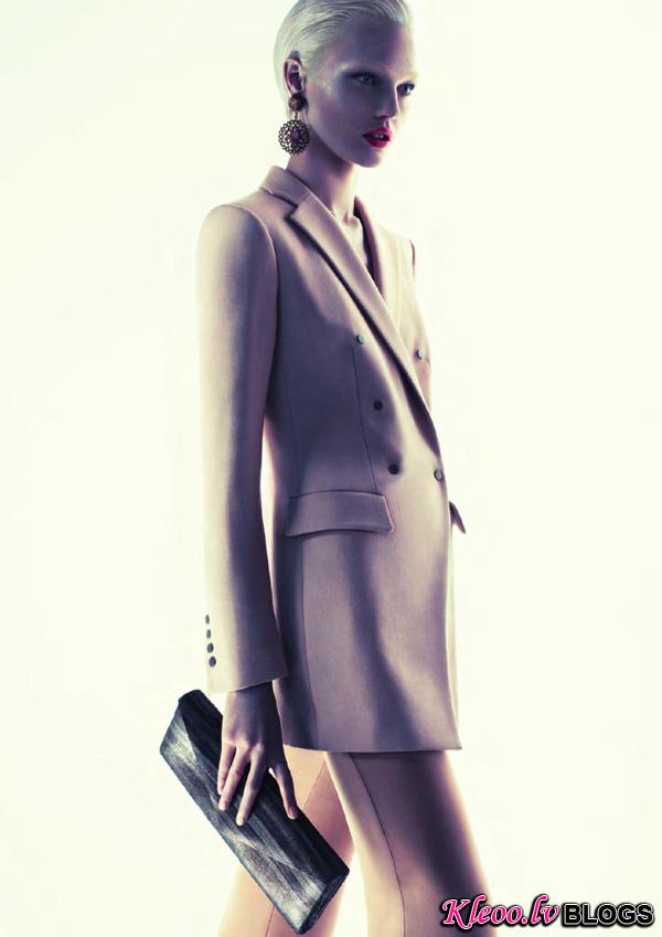 Sasha-Pivovarova-for-Giorgio-Armani-FW-2011_12-DesignSceneNet-10.jpg