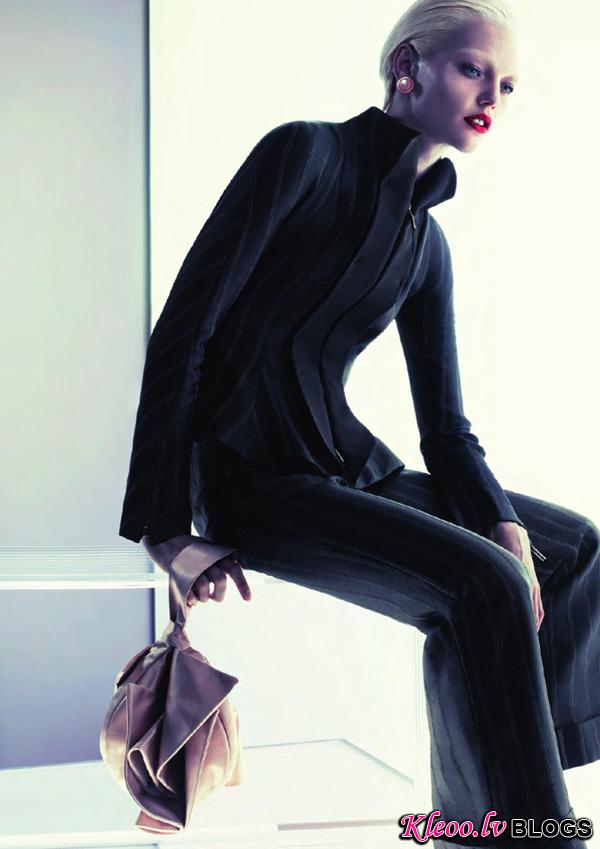 Sasha-Pivovarova-for-Giorgio-Armani-FW-2011_12-DesignSceneNet-15.jpg