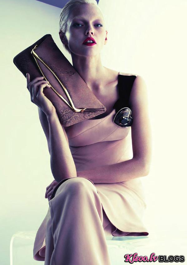 Sasha-Pivovarova-for-Giorgio-Armani-FW-2011_12-DesignSceneNet-17.jpg