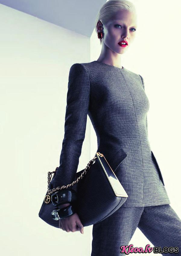 Sasha-Pivovarova-for-Giorgio-Armani-FW-2011_12-DesignSceneNet-02.jpg