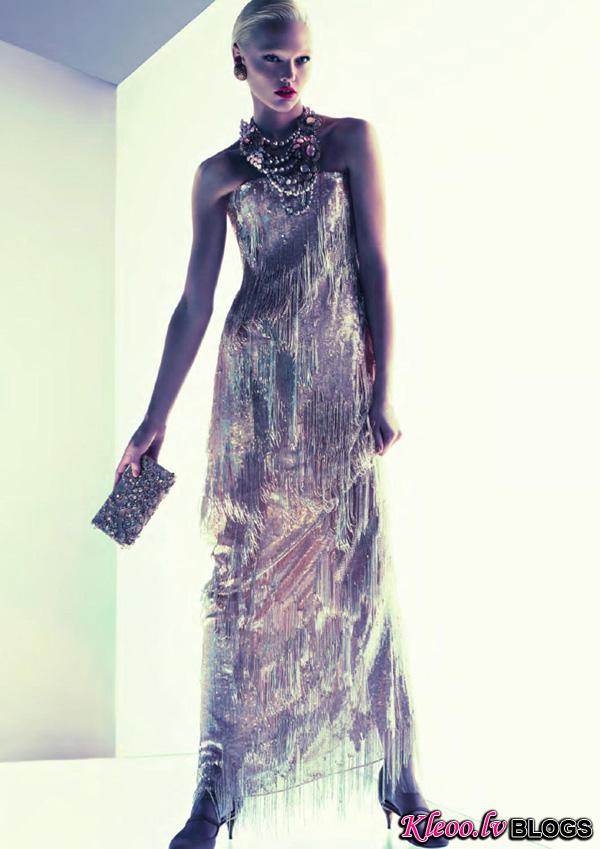 Sasha-Pivovarova-for-Giorgio-Armani-FW-2011_12-DesignSceneNet-20.jpg