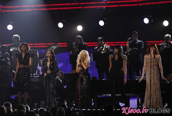 Grammy_Awards_2011_Christina_Aguilera_Jennifer_Hudson_Yolanda_Adams_Martina_McBride_Florence_Welch.jpg