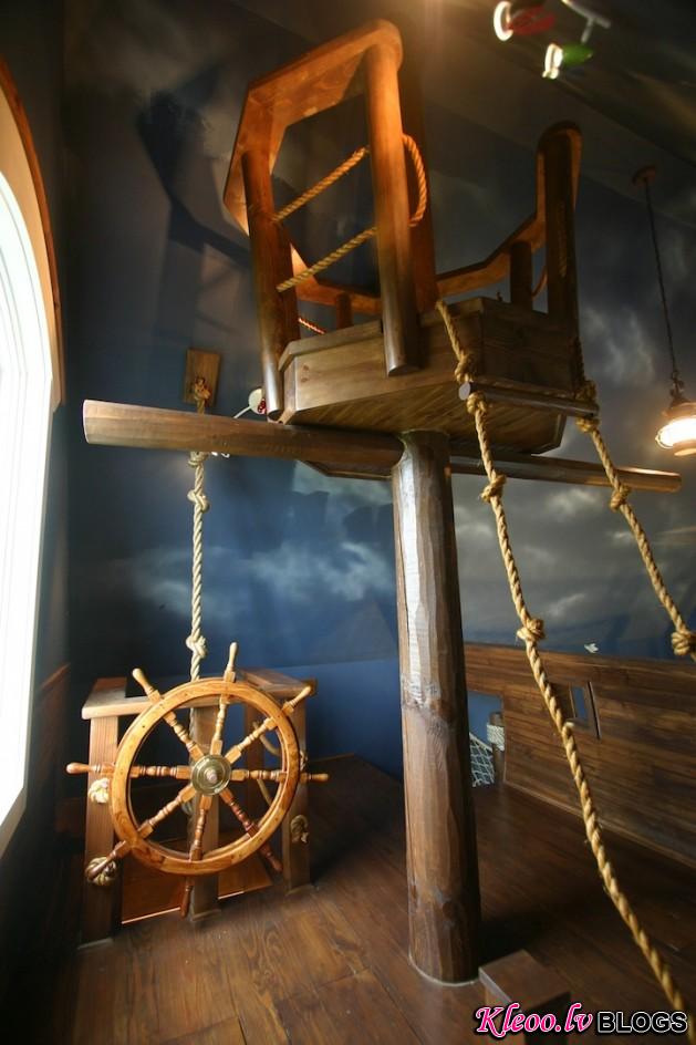 ultimate-pirate-ship-bedroom-007-629x944.jpg