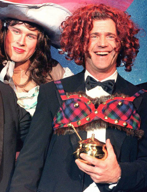 Hasty_Pudding_Award_Mel_Gibson_1997.jpg
