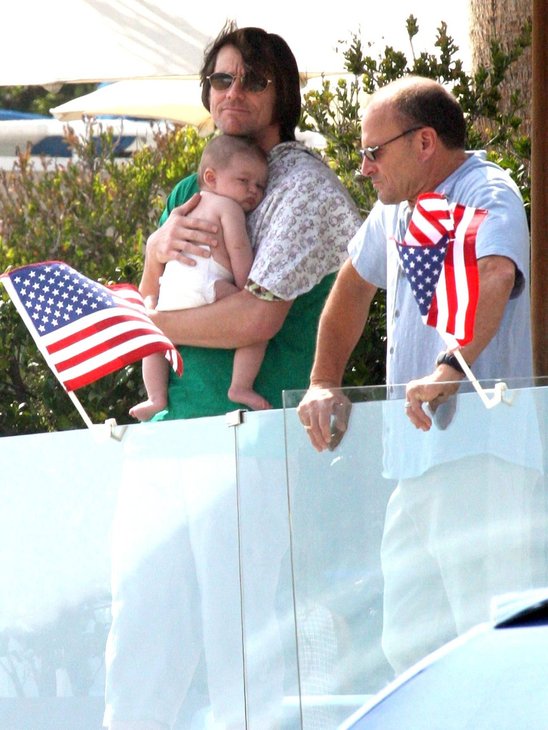 Jim Carrey Celebrates 4th of July On the Beach!