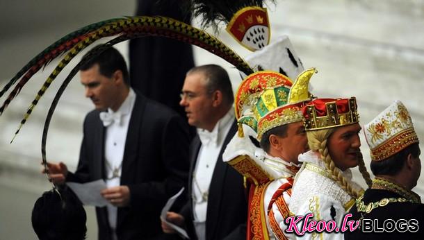 vatican_men_wearing_cologne_carnival_costumes2.jpg