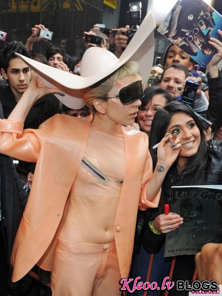 Lady Gaga Leaves 'Good Morning America' With a Modern Sombrero