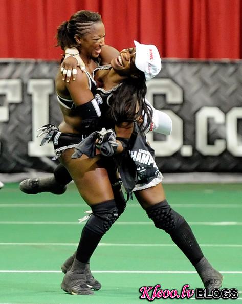 lingerie_bowl_2011_temptation_vs_passion21.jpg