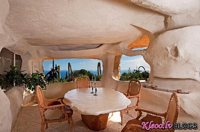 flintstones-house11_.jpg