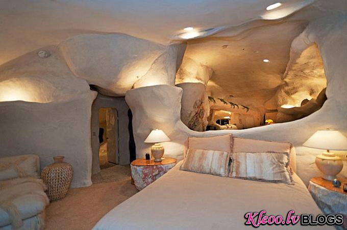 flintstones-house16_.jpg