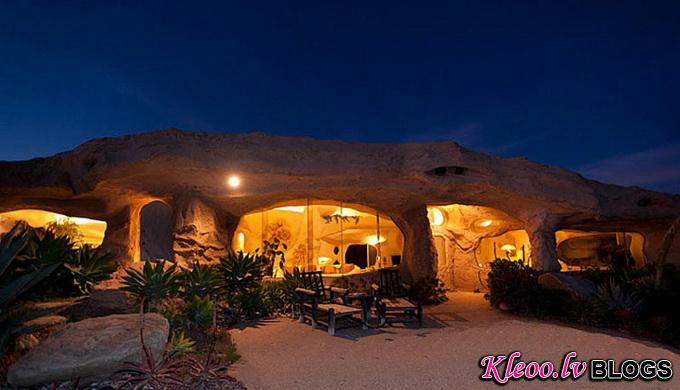 flintstones-house5_.jpg