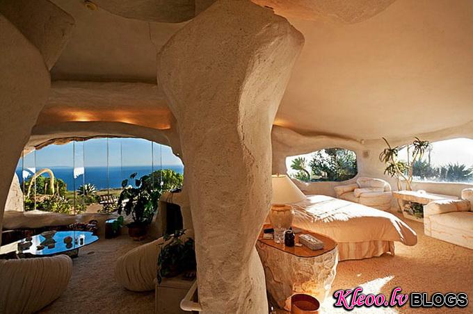 flintstones-house7_.jpg