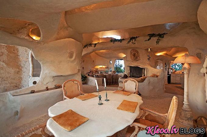 flintstones-house10_.jpg