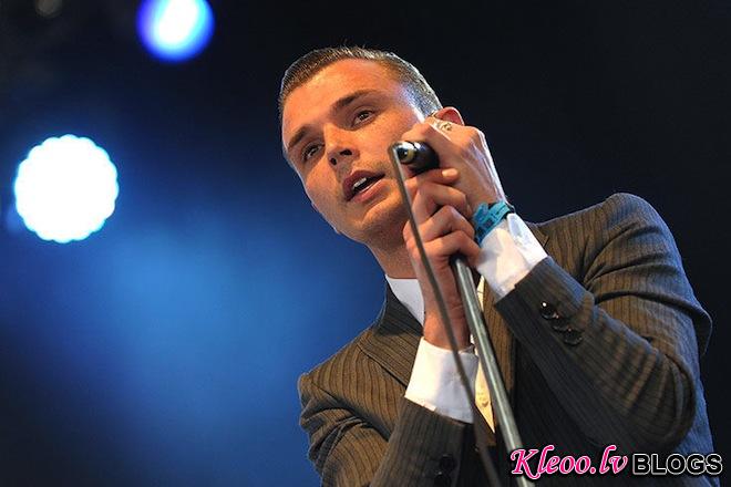 coachella_festival_theo_hutchcraft_hurt_band.jpg