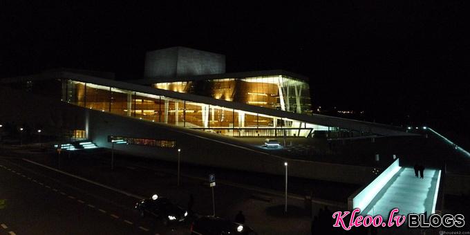 Ночной вид Opera House в Осло