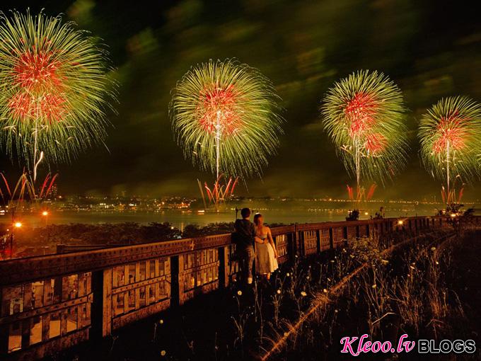fireworks-new-york_33027_990x742.jpg