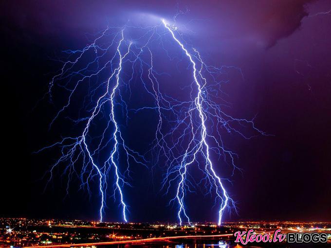 lightning-arizona_34356_990x742.jpg