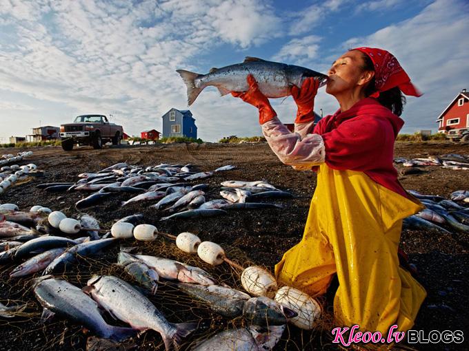 woman-kissing-salmon_32772_990x742.jpg