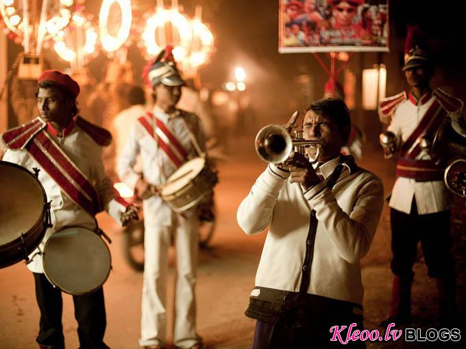 wedding-procession-india_35195_990x742.jpg