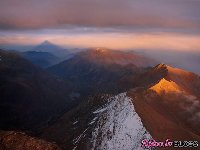 mount-rocciamelone-view_35188_990x742.jpg