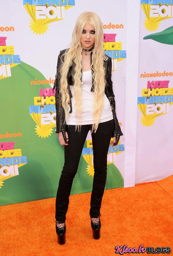 2011-kids-choice-awards-red-carpet-04042011-25.jpg