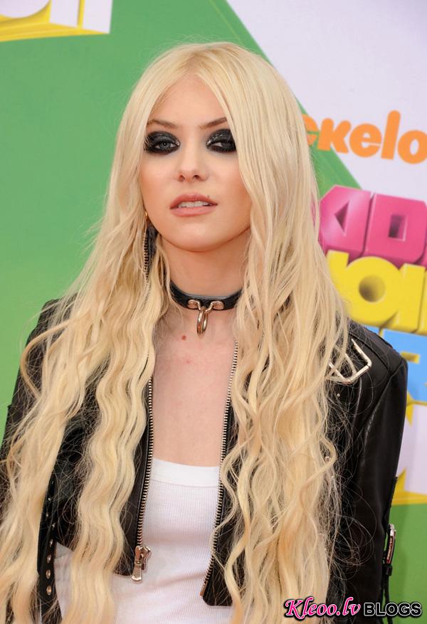 2011-kids-choice-awards-red-carpet-04042011-26.jpg