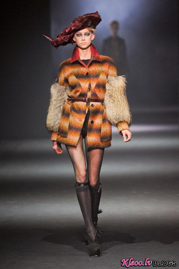 john-galliano-autumn-fall-winter-2012-pfw20.jpg