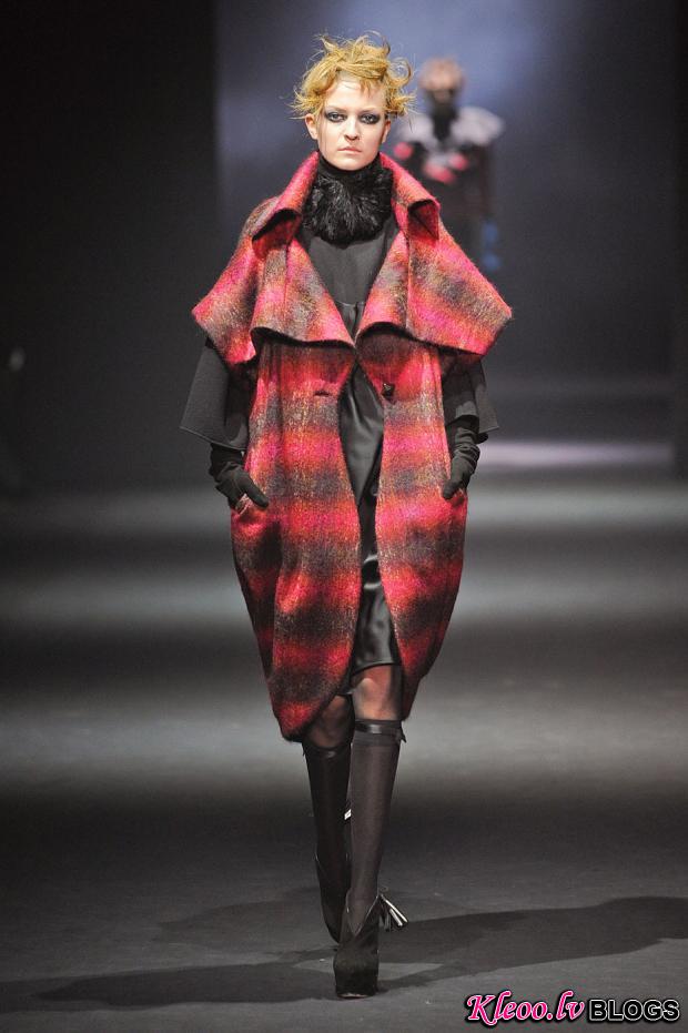 john-galliano-autumn-fall-winter-2012-pfw26.jpg