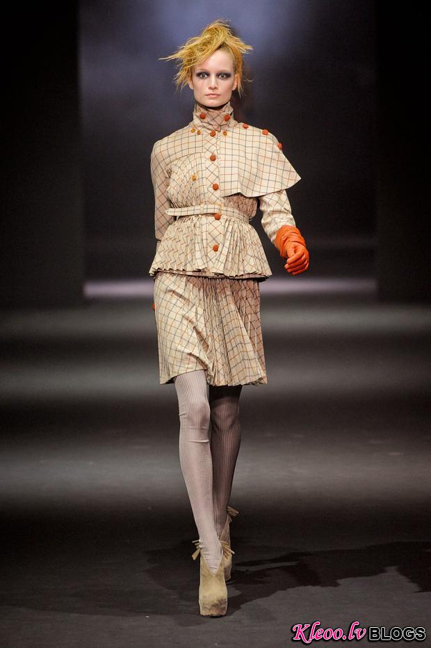 john-galliano-autumn-fall-winter-2012-pfw34.jpg