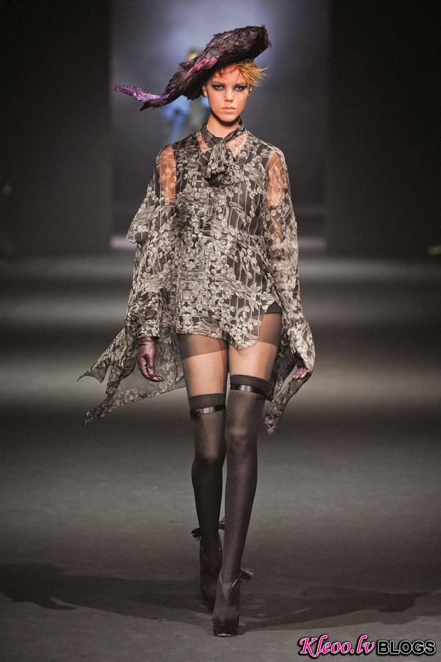 john-galliano-autumn-fall-winter-2012-pfw48.jpg