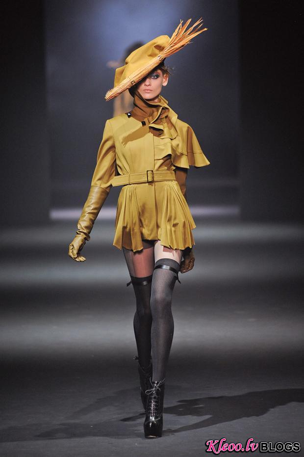 john-galliano-autumn-fall-winter-2012-pfw16.jpg