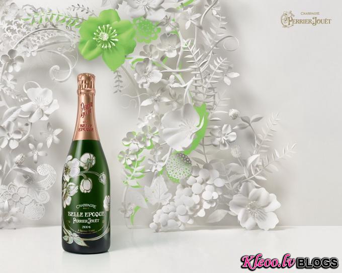 Бумажные цветы для Perrier-Jouët