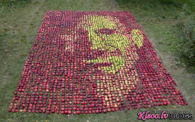 Портрет Стива Джобса из яблок