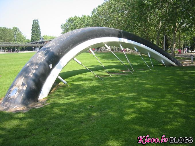 Гигантские скульптуры Claes Oldenburg