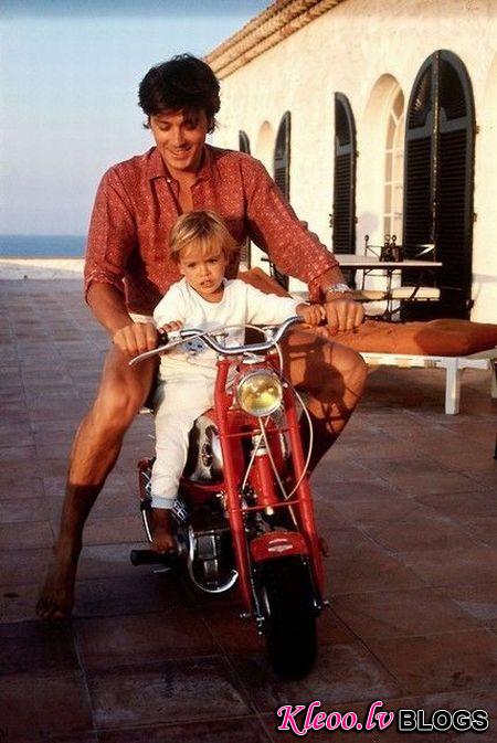 Alain Delon and his son Anthony.jpg