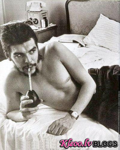 Che Guevara drink the mate.jpg