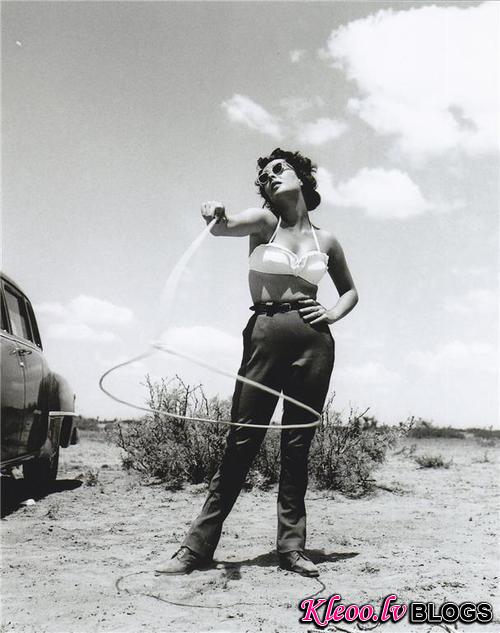 Elizabeth Taylor with rope.jpg